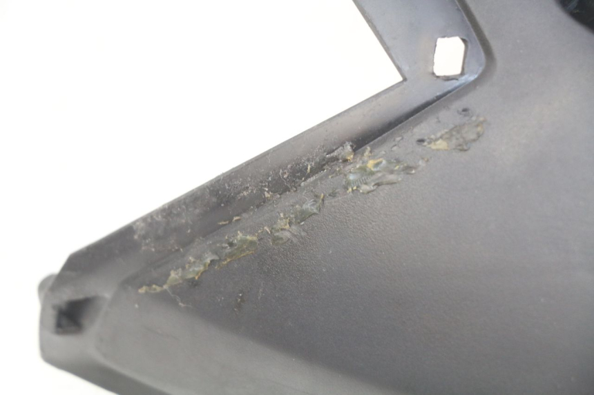 photo de Złącze tylnej owiewki TNT MOTOR GRIDO 2T 50 (2010 - 2019) - Zbliżenie techniczne