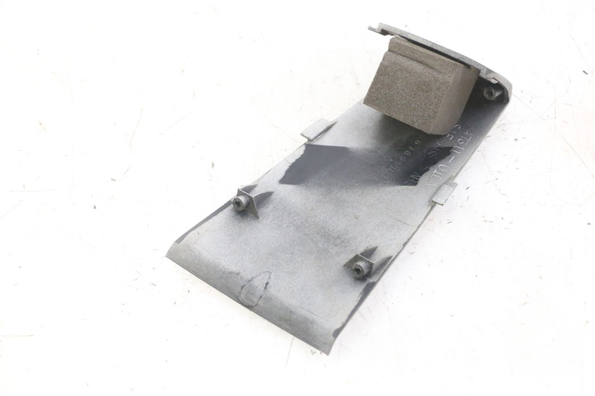 photo de Złącze tylnej owiewki SUZUKI GS GSE 500 (2001 - 2003) - Zoom stanu zużycia