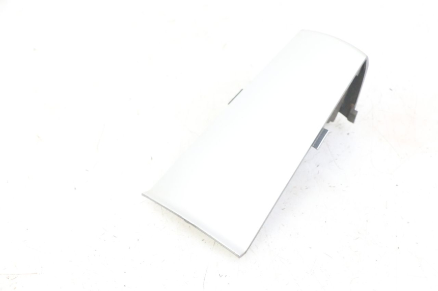 photo de Złącze tylnej owiewki SUZUKI GS GSE 500 (2001 - 2003) - Inny kąt widzenia