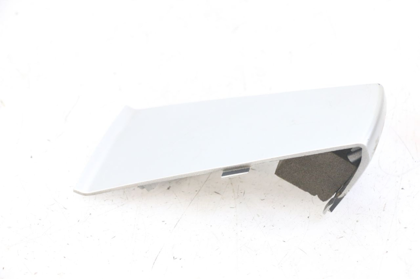 photo de Złącze tylnej owiewki SUZUKI GS GSE 500 (2001 - 2003) - Zbliżenie techniczne