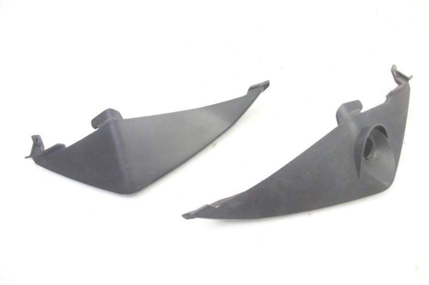 photo de Złącze tylnej owiewki SUZUKI GSR 750 (2011 - 2017) - Zoom stanu zużycia