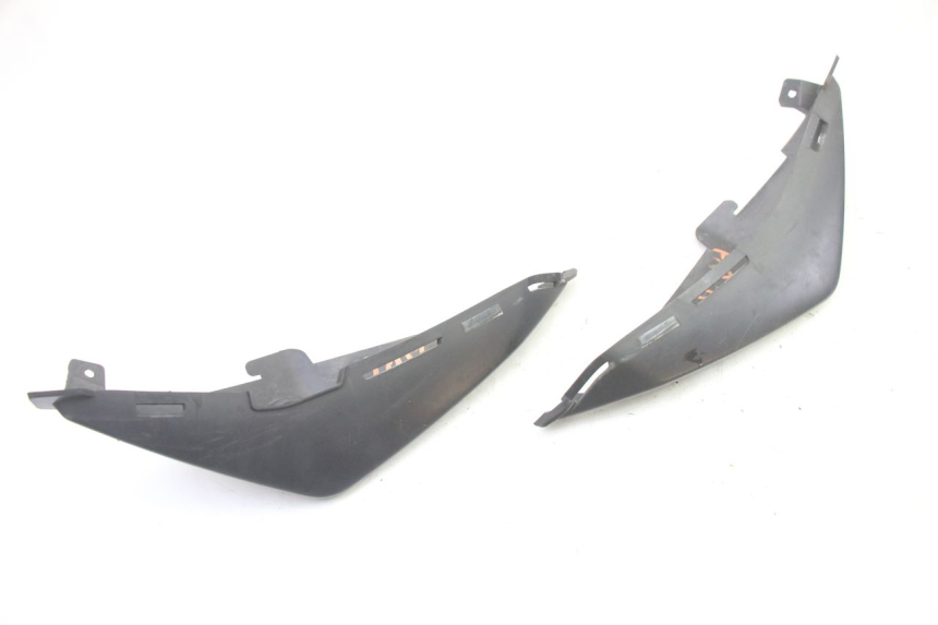 photo de Złącze tylnej owiewki SUZUKI GSR 750 (2011 - 2017) - Inny kąt widzenia