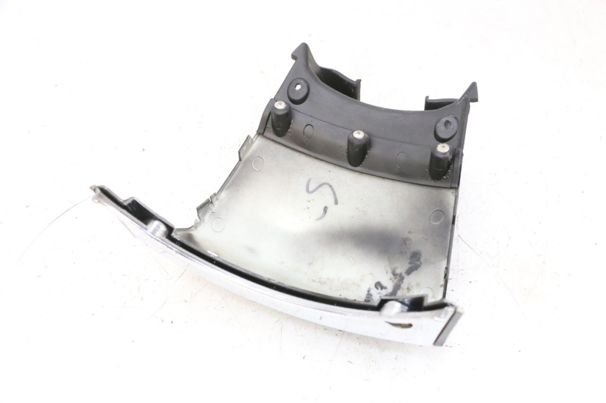 photo de Złącze tylnej owiewki JM MOTORS GTS 125 (2015 - 2019) - Zbliżenie techniczne