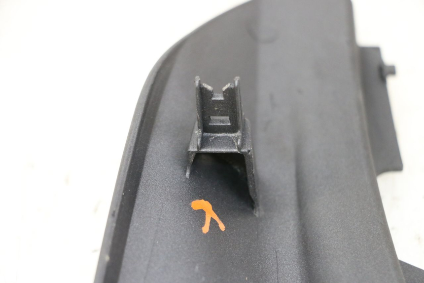 photo de Złącze tylnej owiewki HONDA PCX (JF57/JF64) 125 (2014 - 2018) - Inny kąt widzenia