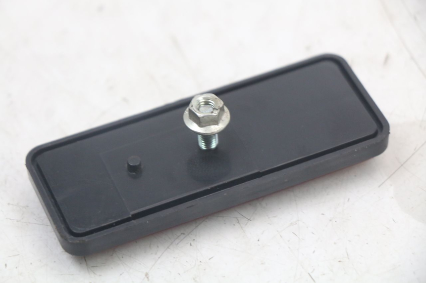 photo de Złącze dolnej tylnej owiewki KYMCO AGILITY 4T 50 (2018 - 2022) - Inny kąt widzenia