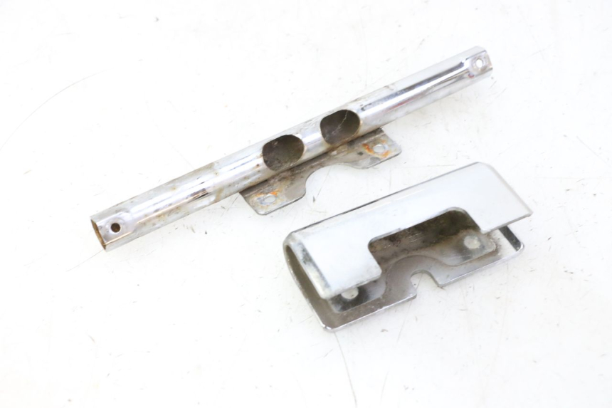 photo de Złącze dolnej tylnej owiewki HYOSUNG GV AQUILA 125 (2000 - 2009) - Zbliżenie techniczne