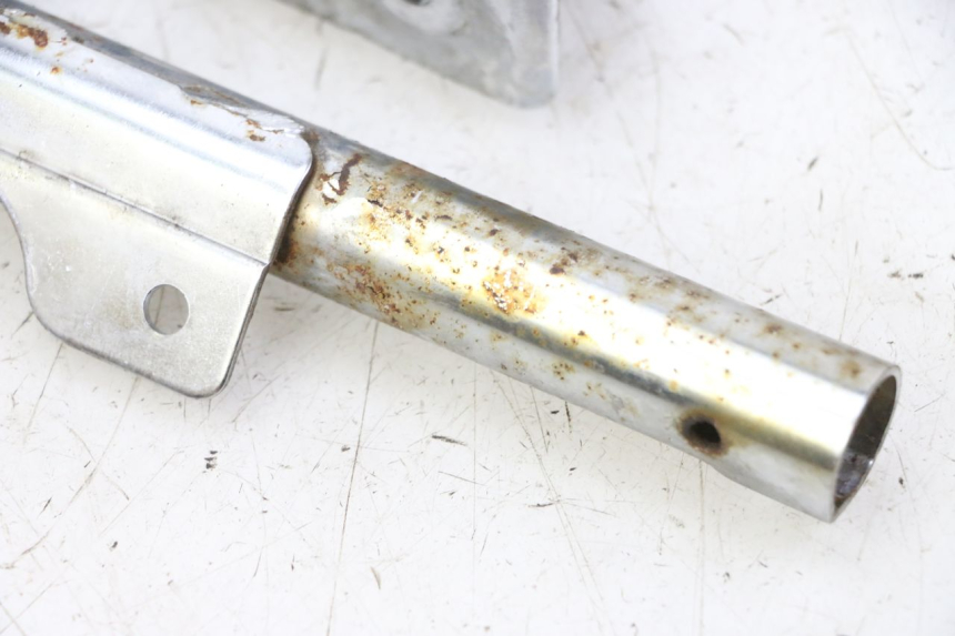 photo de Złącze dolnej tylnej owiewki HYOSUNG GV AQUILA 125 (2000 - 2009) - Stan powierzchni