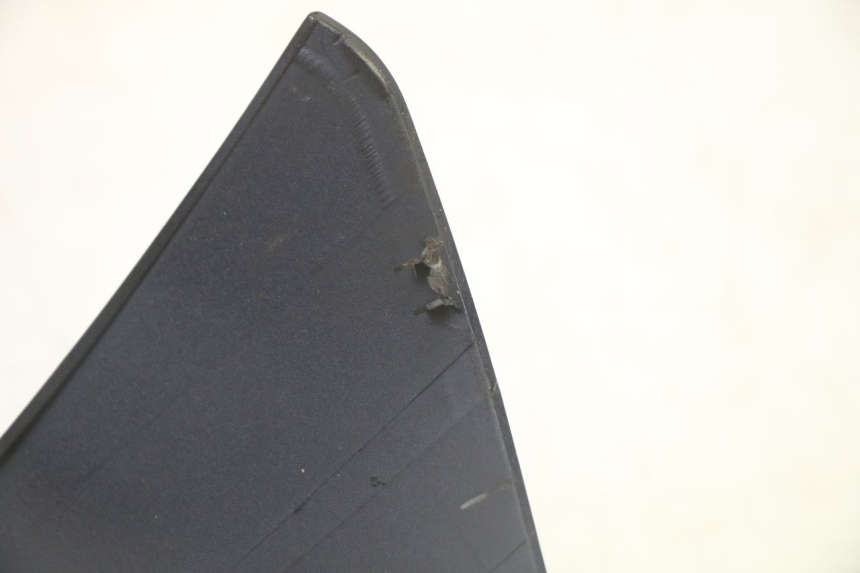 photo de Złącze dolnej tylnej owiewki SUZUKI BURGMAN 125 (2007 - 2014) - Widok produktu