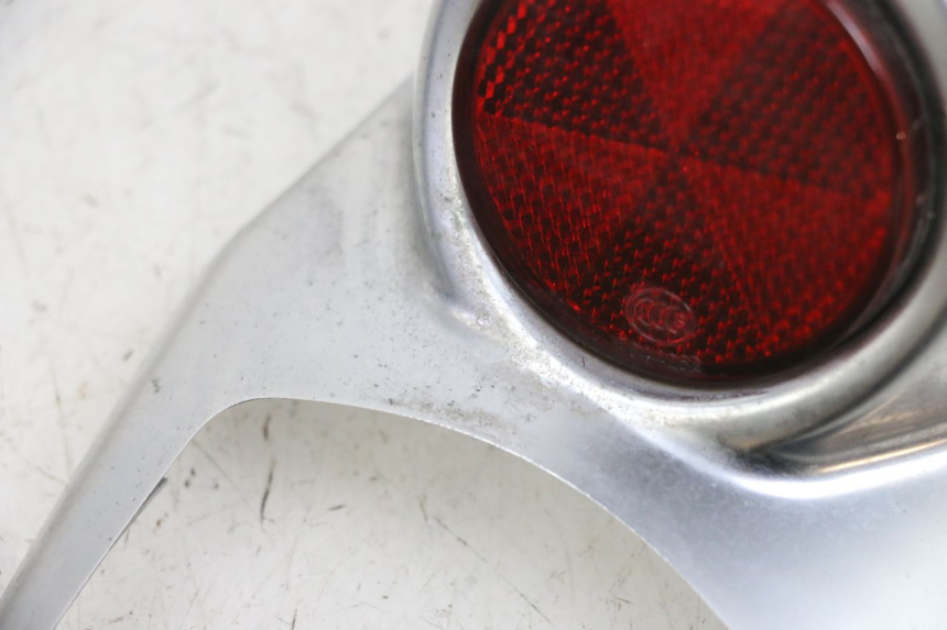 photo de Złącze dolnej tylnej owiewki PEUGEOT DJANGO 4T 50 (2014 - 2019) - Zbliżenie techniczne