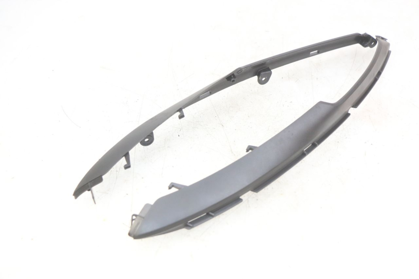 photo de Złącze dolnej tylnej owiewki KYMCO DOWNTOWN ABS 125 (2015 - 2017) - Szczegół części