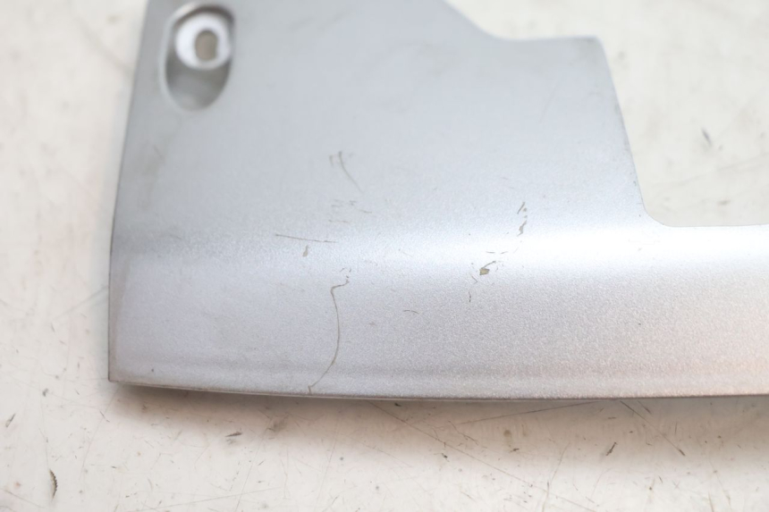 photo de Złącze dolnej tylnej owiewki HONDA FJS SILVER WING SILVERWING 400 (2005 - 2008) - Zoom stanu zużycia
