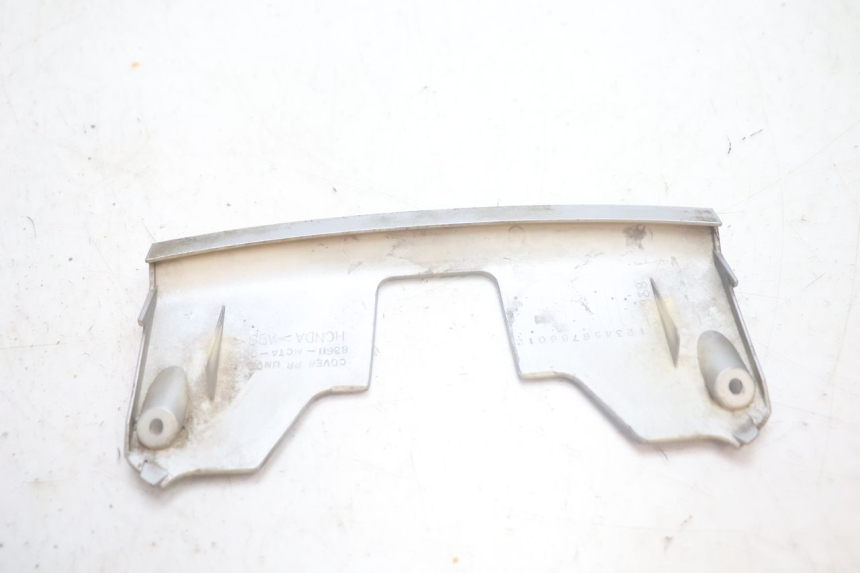 photo de Złącze dolnej tylnej owiewki HONDA FJS SILVER WING SILVERWING 400 (2005 - 2008) - Zbliżenie techniczne