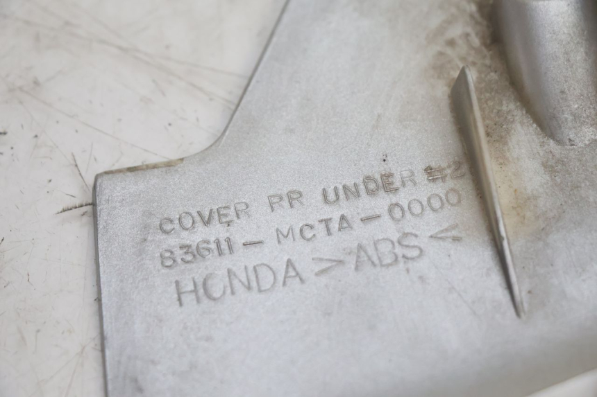 photo de Złącze dolnej tylnej owiewki HONDA FJS SILVER WING SILVERWING 400 (2005 - 2008) - Punkty mocowania