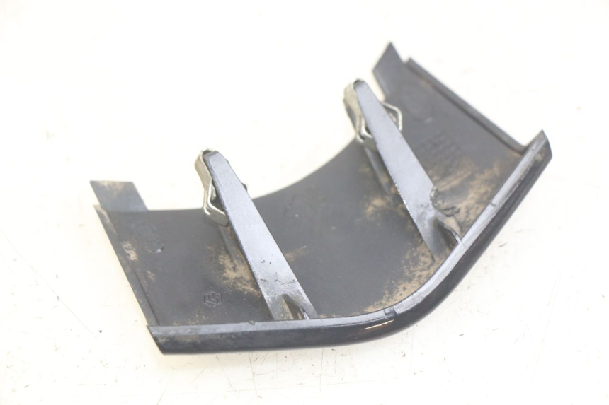 photo de Złącze dolnej tylnej owiewki PIAGGIO FLY 4T 50 (2013 - 2017) - Szczegół części