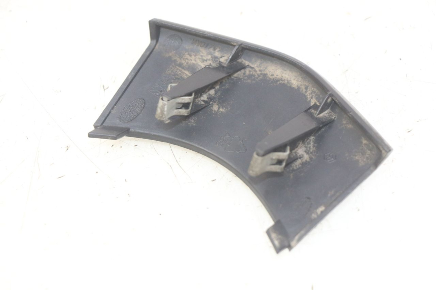 photo de Złącze dolnej tylnej owiewki PIAGGIO FLY 4T 50 (2013 - 2017) - Zoom stanu zużycia