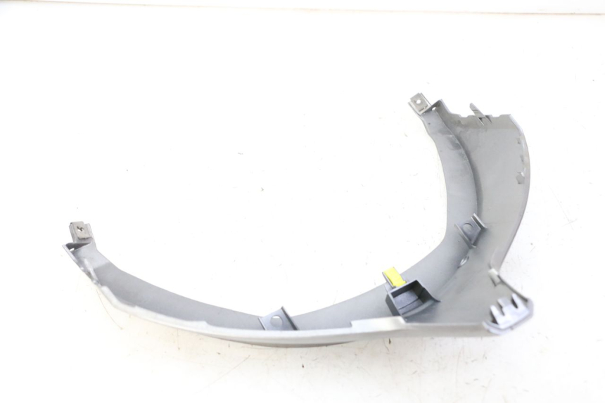 photo de Złącze dolnej tylnej owiewki HONDA FORZA ABS 300 (2013 - 2017) - Inny kąt widzenia