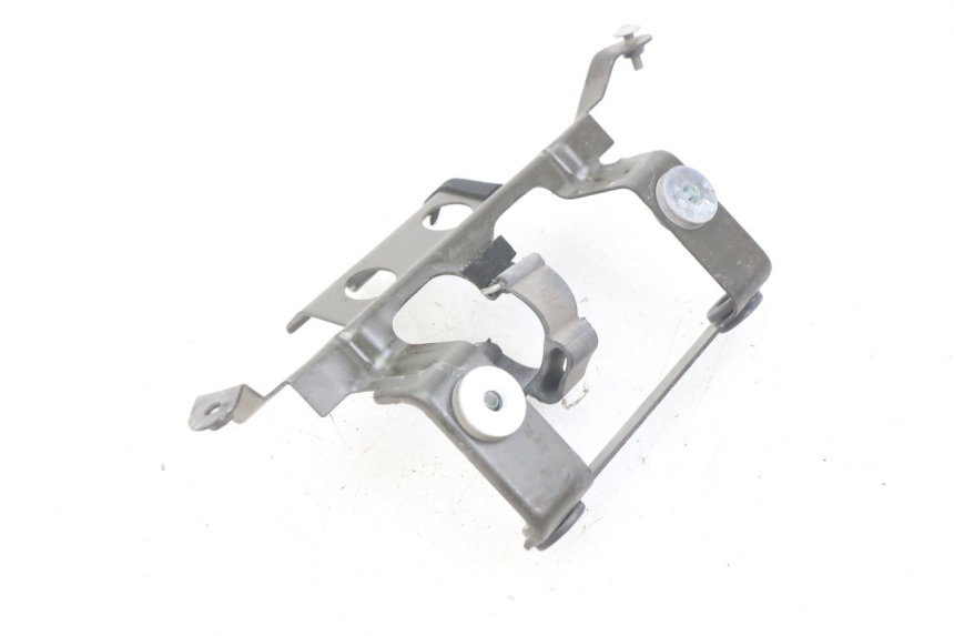 photo de Złącze dolnej tylnej owiewki YAMAHA FZS FAZER 600 (1998 - 2001) - Szczegół części