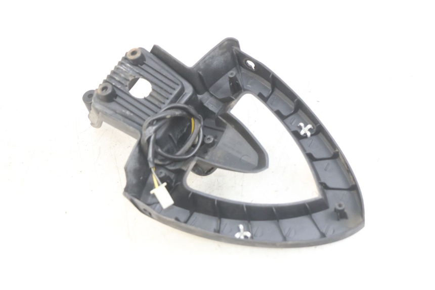 photo de Złącze dolnej tylnej owiewki TNT MOTOR GRIDO 2T 50 (2010 - 2019) - Zoom stanu zużycia