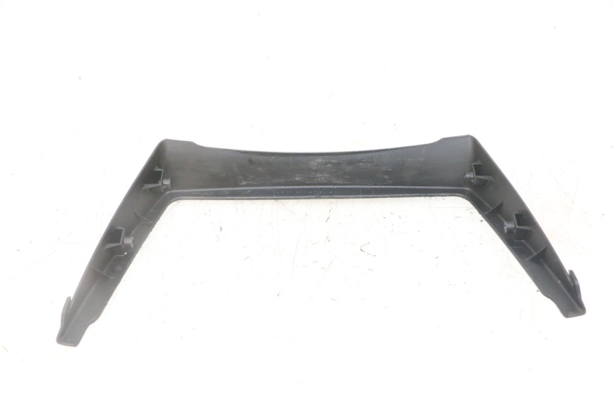 photo de Złącze dolnej tylnej owiewki SUZUKI GS GSE 500 (2001 - 2003) - Szczegół części