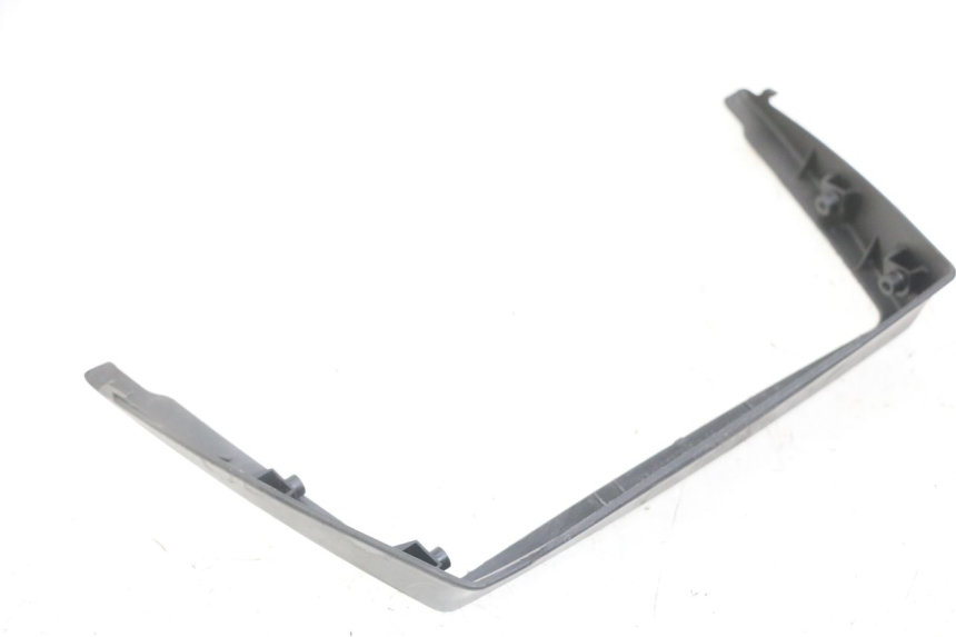 photo de Złącze dolnej tylnej owiewki SUZUKI GS GSE 500 (2001 - 2003) - Zbliżenie techniczne