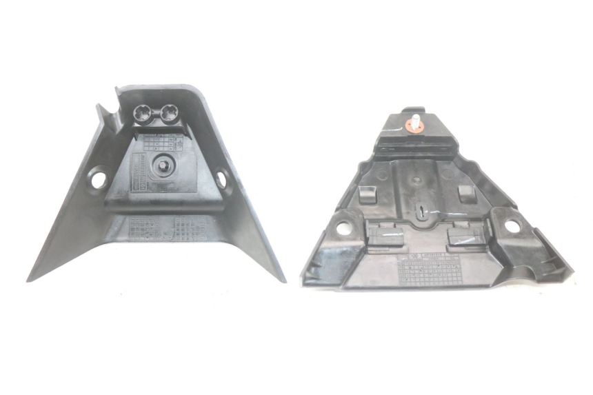 photo de Złącze dolnej tylnej owiewki HUSQVARNA SVARTPILEN 401 (2018 - 2023) - Inny kąt widzenia