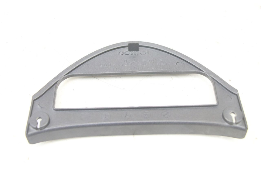 photo de Złącze dolnej tylnej owiewki KYMCO GRAND DINK 125 (2008 - 2014) - Inny kąt widzenia