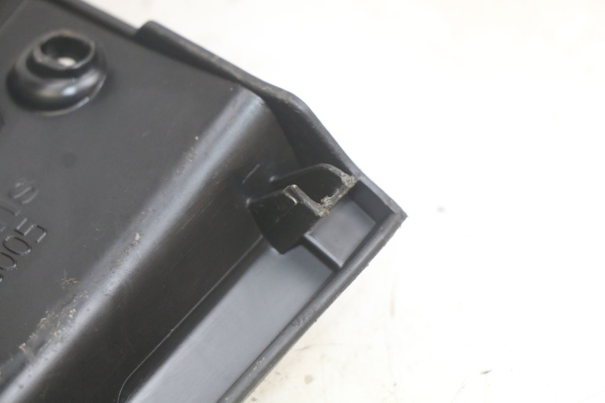 photo de Złącze dolnej tylnej owiewki PIAGGIO MP3 LT 400 (2007 - 2012) - Szczegół części