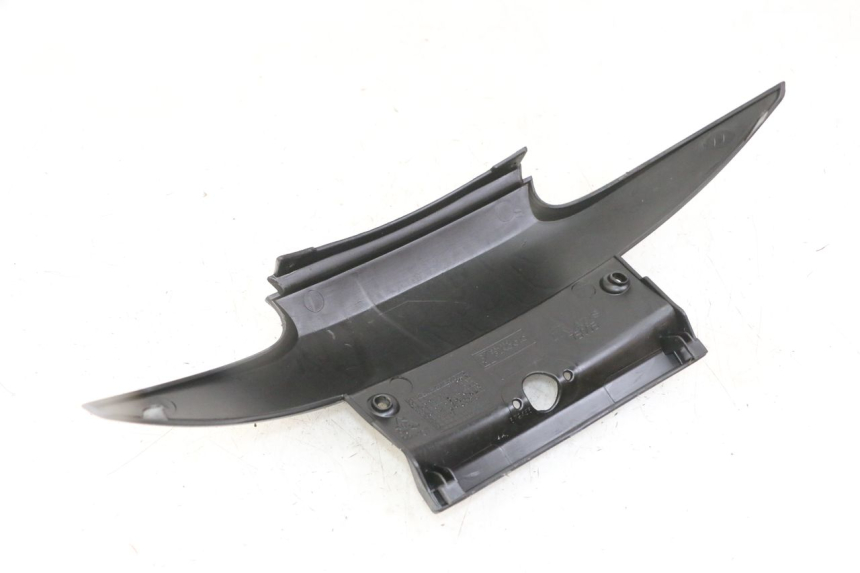 photo de Złącze dolnej tylnej owiewki PIAGGIO MP3 LT 300 (2010 - 2016) - Inny kąt widzenia