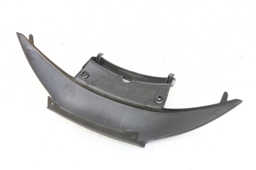 photo de Złącze dolnej tylnej owiewki PIAGGIO MP3 LT 300 (2010 - 2016) - Zbliżenie techniczne