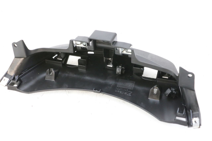 photo de Złącze dolnej tylnej owiewki PIAGGIO MP3 500 (2014 - 2017) - Zoom stanu zużycia