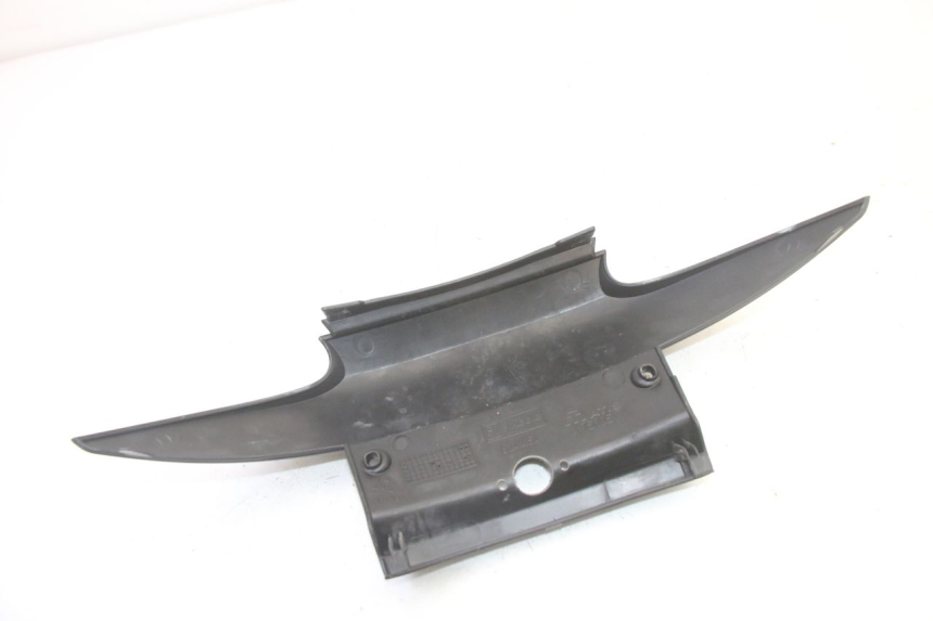 photo de Złącze dolnej tylnej owiewki PIAGGIO MP3 RL 250 (2006 - 2010) - Inny kąt widzenia