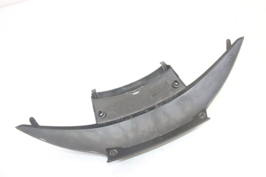 photo de Złącze dolnej tylnej owiewki PIAGGIO MP3 RL 250 (2006 - 2010) - Zbliżenie techniczne