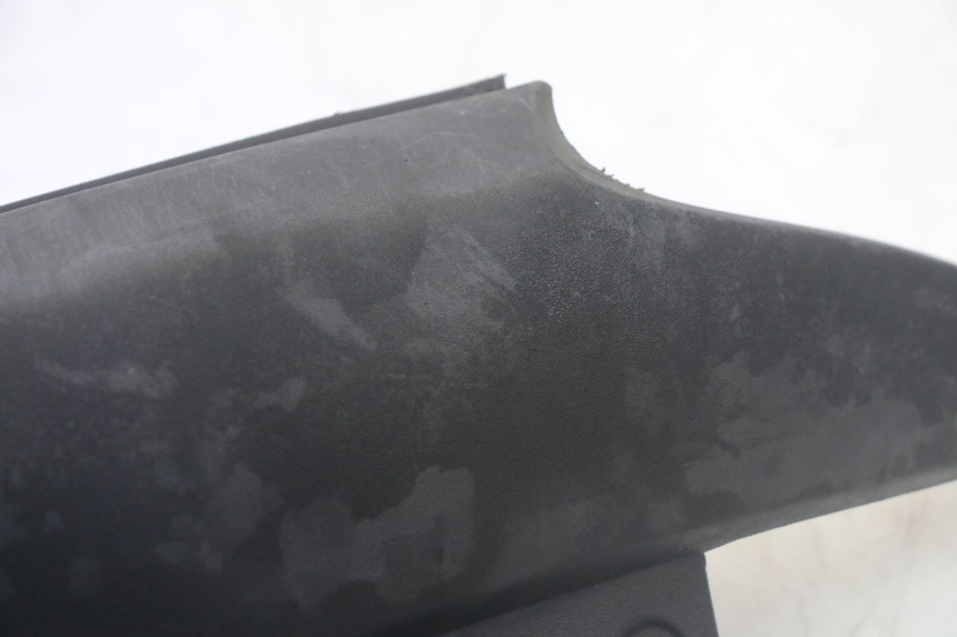 photo de Złącze dolnej tylnej owiewki PIAGGIO MP3 500 (2011 - 2015) - Szczegół części