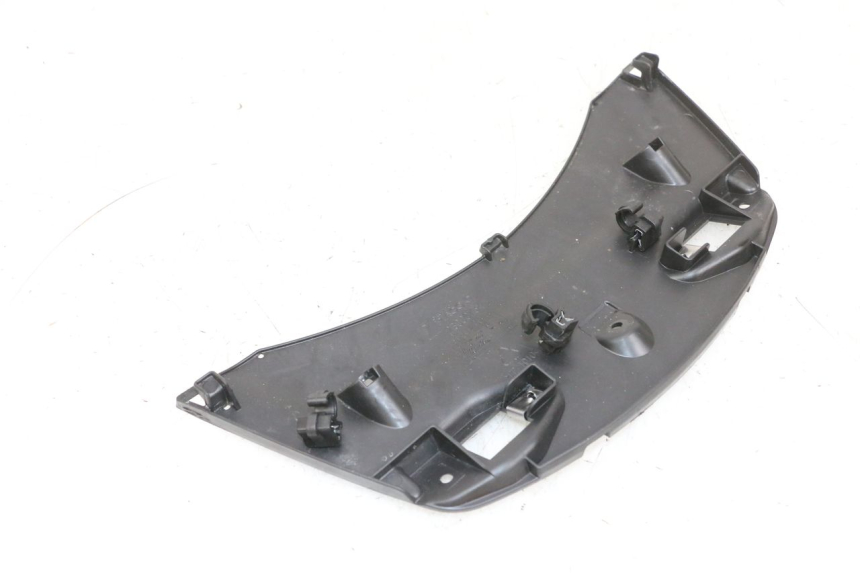 photo de Złącze dolnej tylnej owiewki PIAGGIO MP3 500 (2016 - 2018) - Zbliżenie techniczne