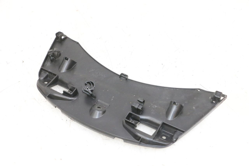 photo de Złącze dolnej tylnej owiewki PIAGGIO MP3 500 (2016 - 2018) - Widok ogólny