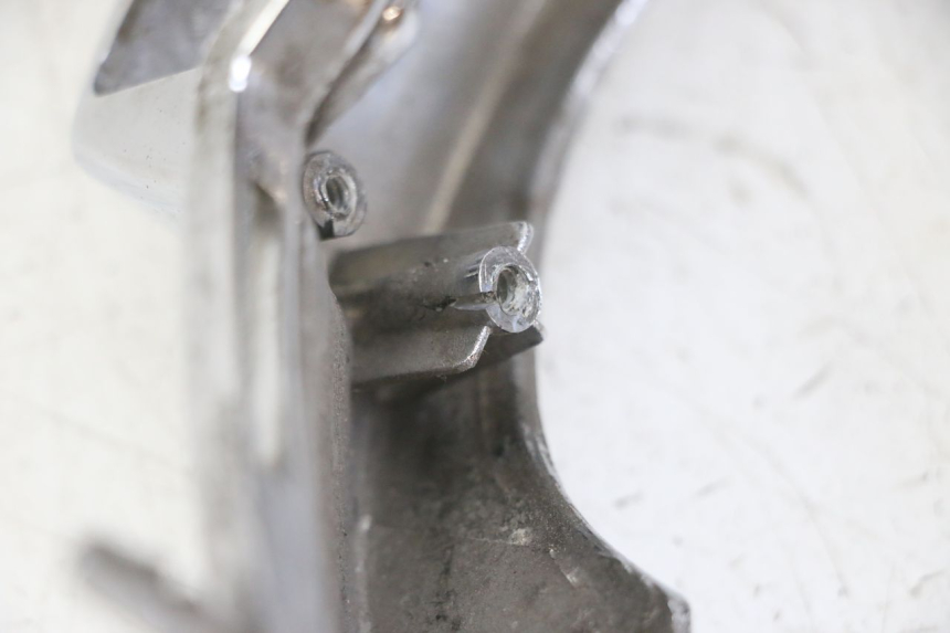 photo de Złącze dolnej tylnej owiewki KYMCO LIKE 4T 50 (2019 - 2025) - Inny kąt widzenia