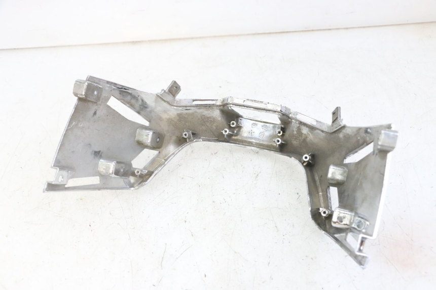 photo de Złącze dolnej tylnej owiewki KYMCO LIKE 4T 50 (2019 - 2025) - Zbliżenie techniczne