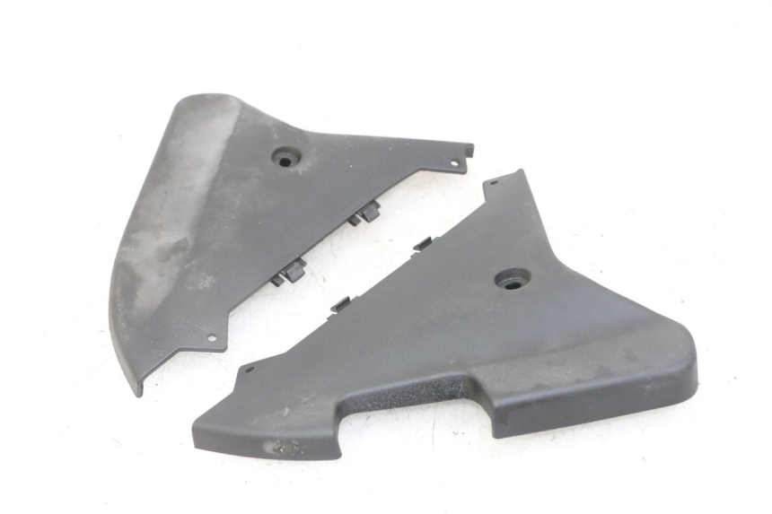 photo de Złącze dolnej tylnej owiewki GILERA NEXUS 125 (2009 - 2013) - Inny kąt widzenia