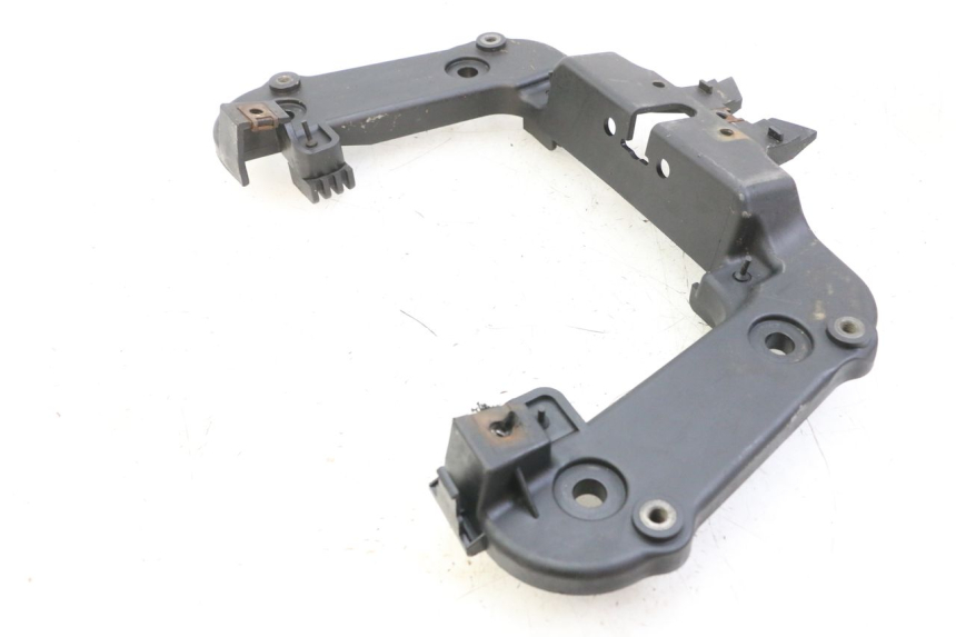 photo de Złącze dolnej tylnej owiewki MBK OVETTO 4T 50 (2008 - 2016) - Zbliżenie techniczne