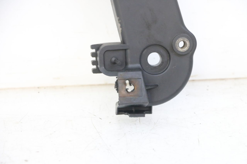 photo de Złącze dolnej tylnej owiewki MBK OVETTO 4T 50 (2008 - 2016) - Punkty mocowania