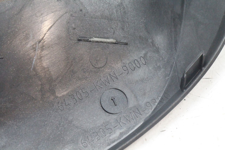 photo de Złącze dolnej tylnej owiewki HONDA PCX (JF28) 125 (2009 - 2011) - Zbliżenie techniczne