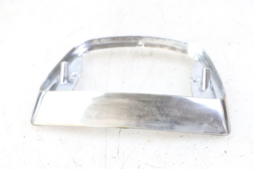 photo de Złączenie dolnej tylnej owiewki PIAGGIO VESPA LX 2T 50 (2005 - 2013) - Inny kąt widzenia