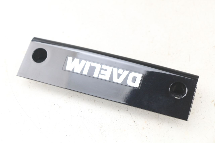 photo de Złącze dolnej tylnej owiewki DAELIM S2 FI 125 (2008 - 2017) - Zoom stanu zużycia