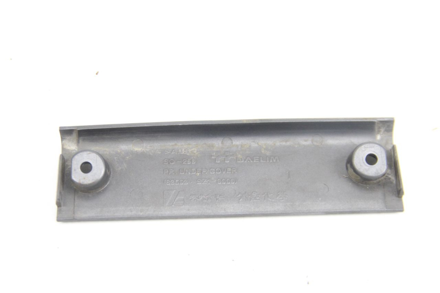 photo de Złącze dolnej tylnej owiewki DAELIM S2 125 (2006 - 2007) - Zoom stanu zużycia