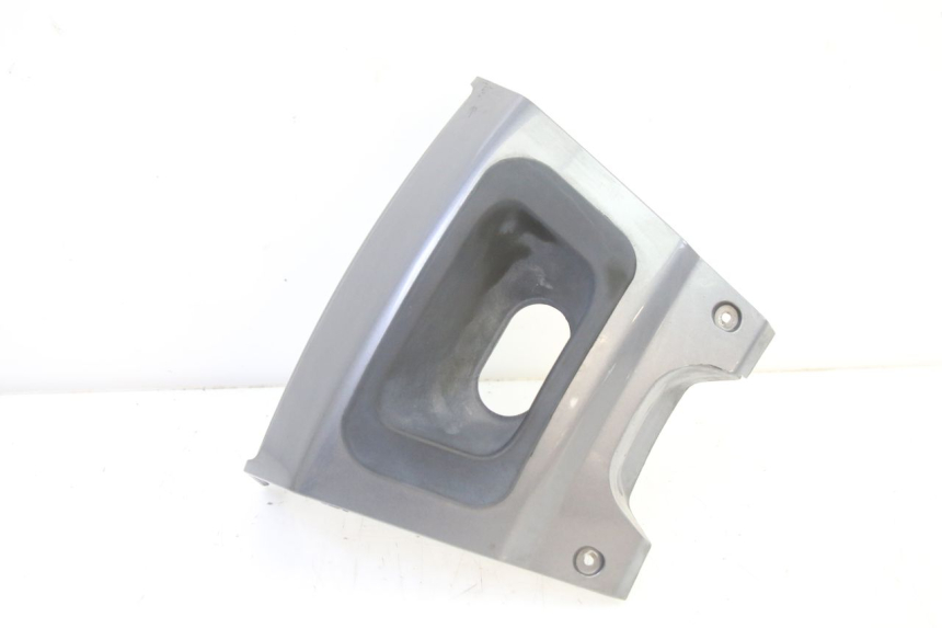 photo de Złącze dolnej tylnej owiewki PEUGEOT SATELIS 250 (2006 - 2012) - Zoom stanu zużycia