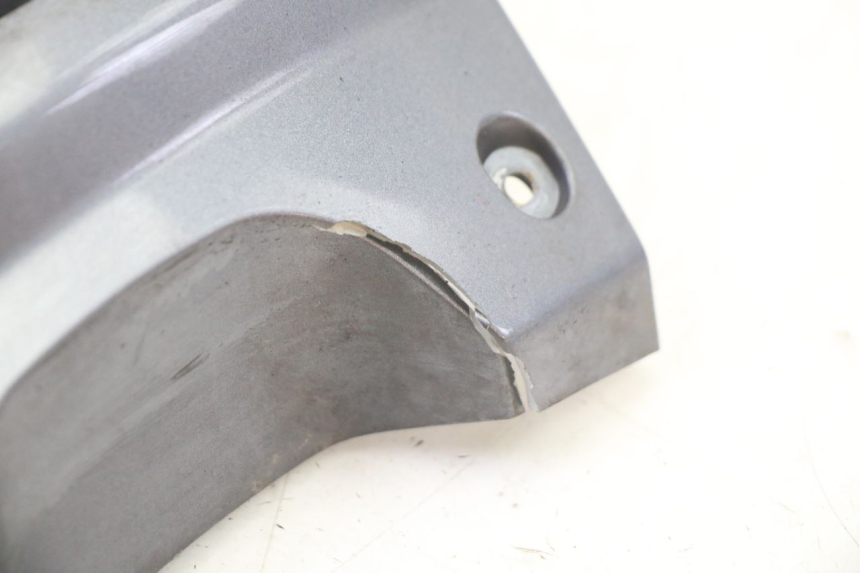 photo de Złącze dolnej tylnej owiewki PEUGEOT SATELIS 250 (2006 - 2012) - Zbliżenie techniczne