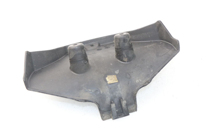 photo de Złącze dolnej tylnej owiewki TRIUMPH SPRINT ST ABS 1050 (2005 - 2007) - Zoom stanu zużycia