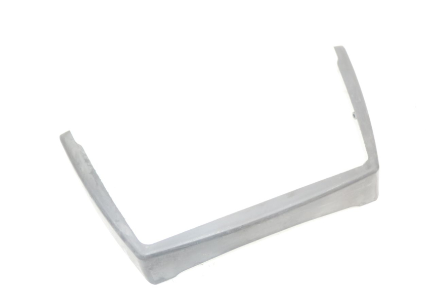 photo de Złącze dolnej tylnej owiewki SUZUKI GS F 500 (2004 - 2007) - Inny kąt widzenia