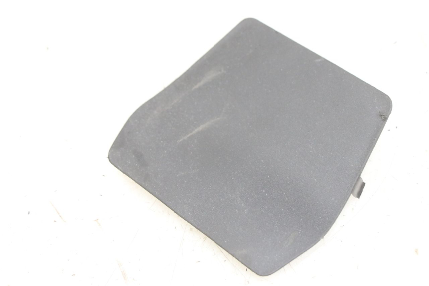 photo de Złącze dolnej tylnej owiewki APRILIA SXR 50 (2021 - 2023) - Zoom stanu zużycia