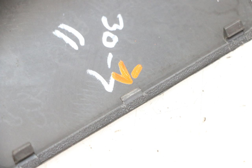 photo de Złącze dolnej tylnej owiewki APRILIA SXR 50 (2021 - 2023) - Zoom stanu zużycia